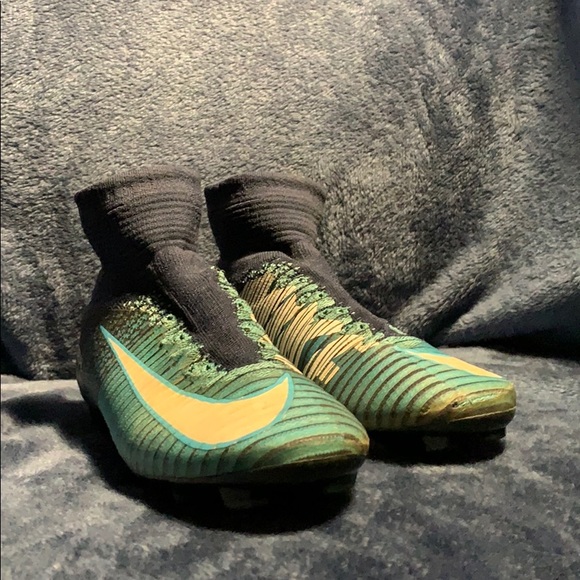 soccer cleats size 4